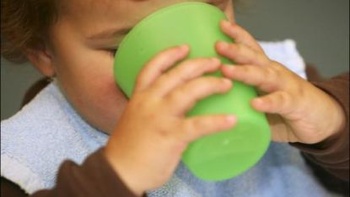 Dietistenpraktijk Eindhoven - Woensel - kindje drinkt coeliakie dieetadvies dieet